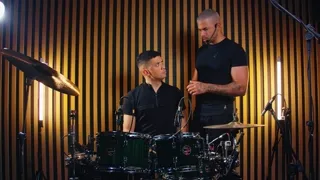 Biel Sales ensinando técnicas de bateria - Aula 1